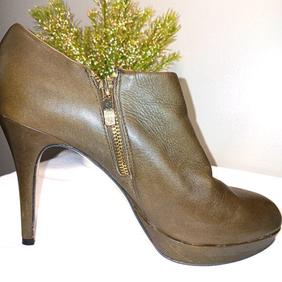 VINCE CAMUTO ELVIN NAPPA OLIVE GREEN LEATHER ANKLE BOOTIE HIGH HEEL SIZE 9.5 - Picture 2 of 7